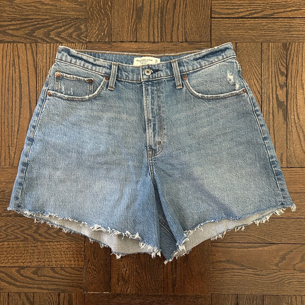 Abercrombie High Rise Dad Short- size 31- medium wash